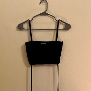 Black wrap around crop top 🐼